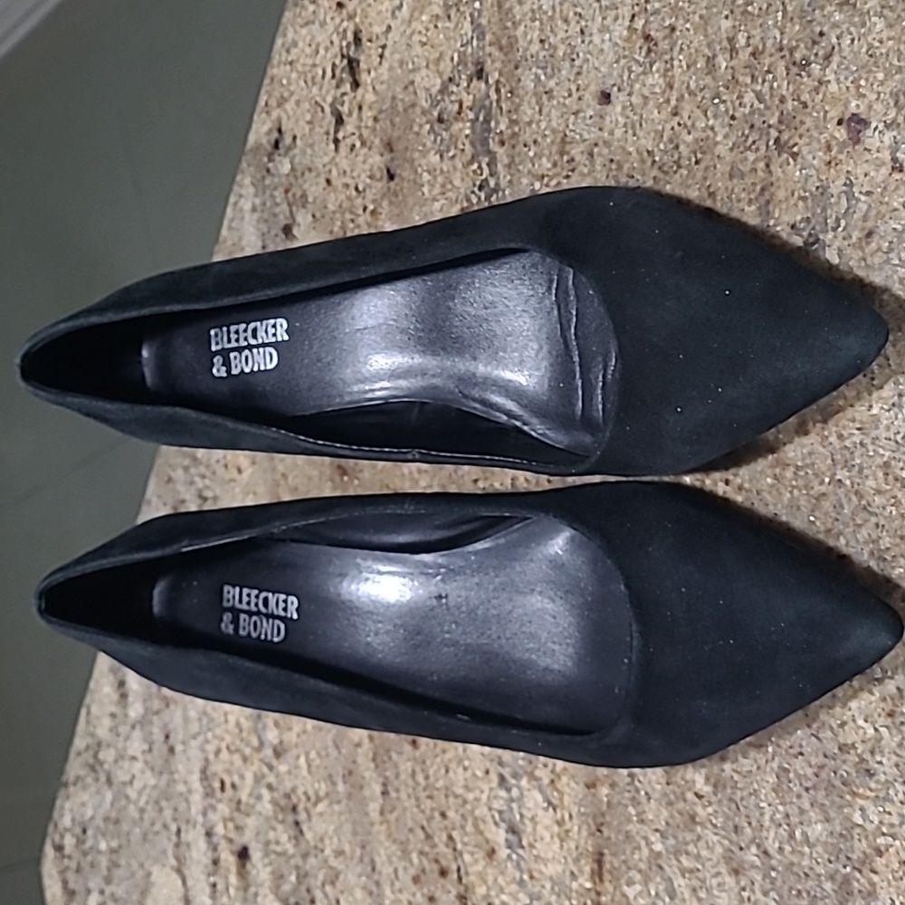 Bleecker & Bond Yasmine Black Suede Pumps Size US 8.5